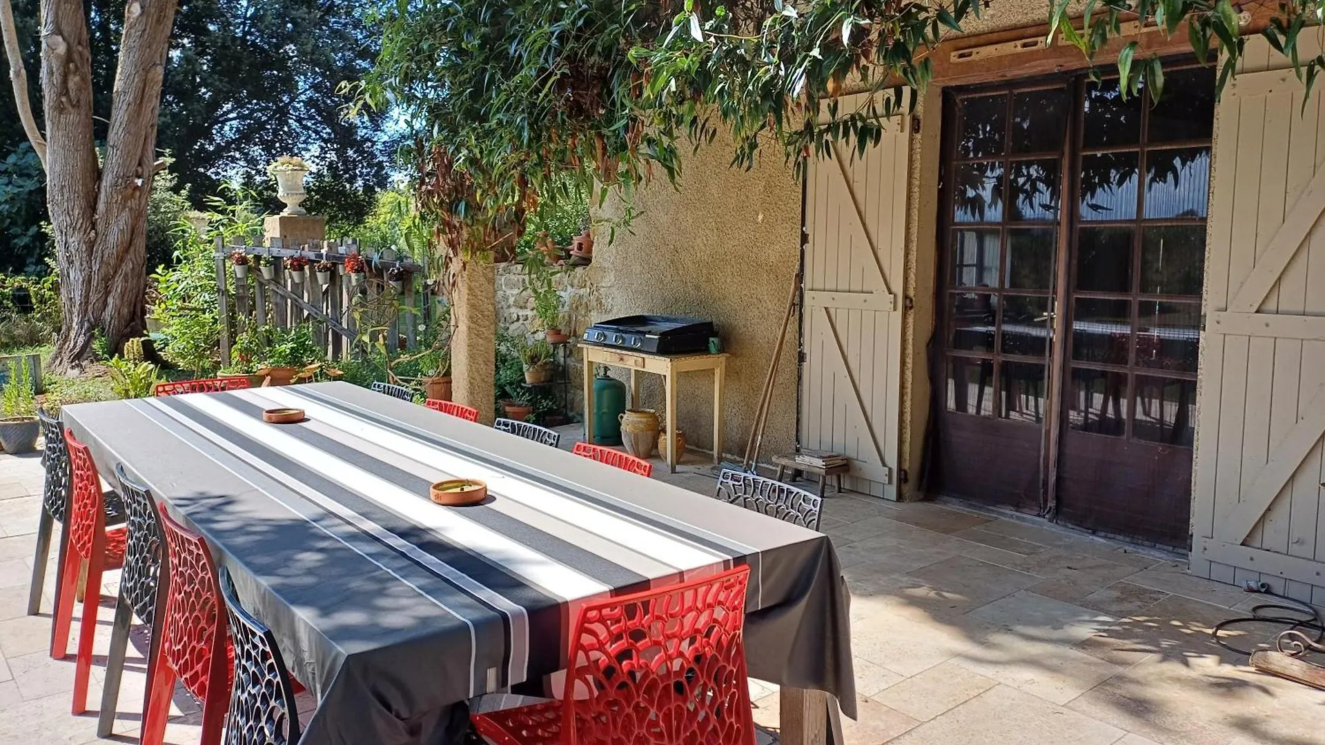 Sariac-Magnoac Chateau In Sw France - Comfortable 6 Bedroom House